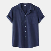 Camisa de Linho Masculina Romenzi RZ803 em detalhe, peça leve em linho respirável com mangas curtas que garante conforto e estilo casual sofisticado.