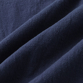 Camisa de Linho Masculina Romenzi RZ803 em detalhe, peça leve em linho respirável com mangas curtas que garante conforto e estilo casual sofisticado.