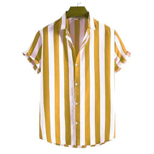 Camisa Manga Curta Listrada Romenzi RZ897 em detalhe, peça leve e respirável com estampa listrada clássica, ideal para looks casuais sofisticados.