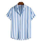 Camisa Manga Curta Listrada Romenzi RZ897 em detalhe, peça leve e respirável com estampa listrada clássica, ideal para looks casuais sofisticados.