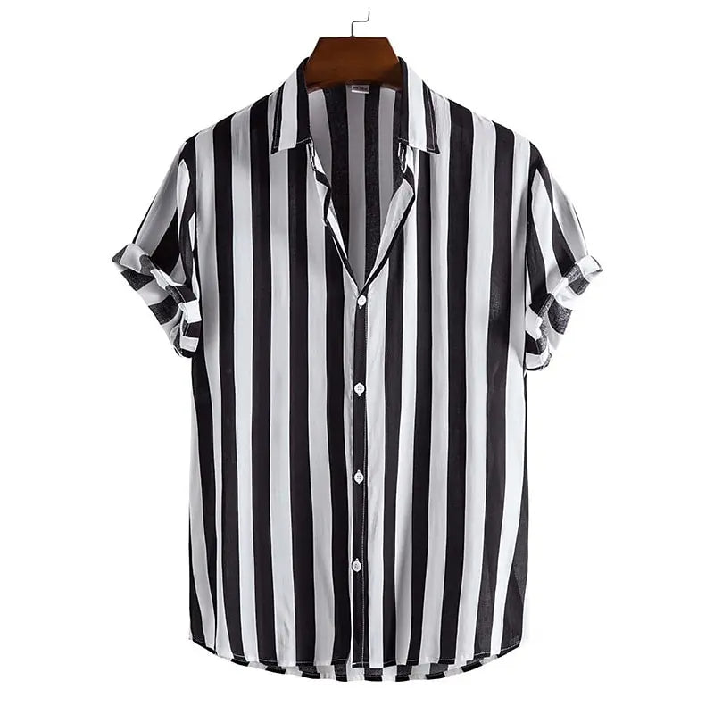 Camisa Manga Curta Listrada Romenzi RZ897 em detalhe, peça leve e respirável com estampa listrada clássica, ideal para looks casuais sofisticados.
