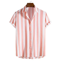 Camisa Manga Curta Listrada Romenzi RZ897 em detalhe, peça leve e respirável com estampa listrada clássica, ideal para looks casuais sofisticados.