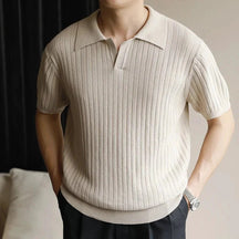 Camisa Polo Masculina Romenzi Ávila RZ607 em detalhe, polo sofisticada em materiais de alta qualidade que oferece conforto, caimento impecável e estilo elegante.