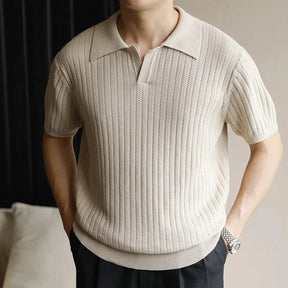 Camisa Polo Masculina Romenzi Ávila RZ607 em detalhe, polo sofisticada em materiais de alta qualidade que oferece conforto, caimento impecável e estilo elegante.