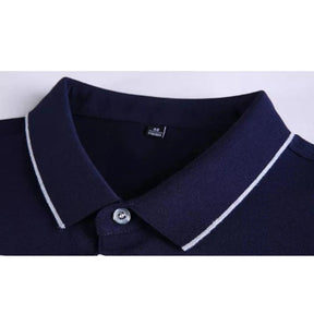Camisa Polo Masculina Romenzi Brandon RZ611 em detalhe, polo sofisticada em algodão e poliéster que oferece conforto, respirabilidade e caimento impecável.