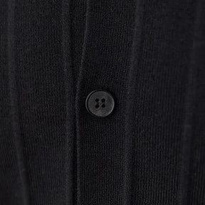 Camisa Polo Masculina Romenzi Burgos RZ612 em detalhe, polo elegante em tecido premium que oferece conforto, durabilidade e estilo sofisticado.