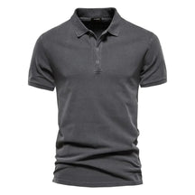 Camisa Polo Masculina Romenzi Executiva RZ606 em detalhe, polo sofisticada em materiais de alta qualidade que oferece conforto, elegância e durabilidade.