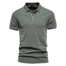 Camisa Polo Masculina Romenzi Executiva RZ606 em detalhe, polo sofisticada em materiais de alta qualidade que oferece conforto, elegância e durabilidade.