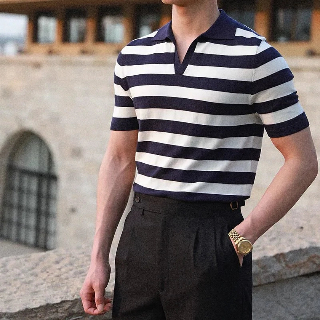 Camisa Polo Masculina Romenzi Ferrol RZ617 em detalhe, polo elegante em materiais de alta qualidade que oferece conforto, caimento impecável e estilo atemporal.