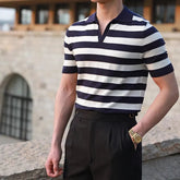 Camisa Polo Masculina Romenzi Ferrol RZ617 em detalhe, polo elegante em materiais de alta qualidade que oferece conforto, caimento impecável e estilo atemporal.