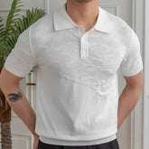 Camisa Polo Masculina Romenzi Girona RZ618 em detalhe, modelo elegante com design atemporal que oferece caimento perfeito, conforto e sofisticação.