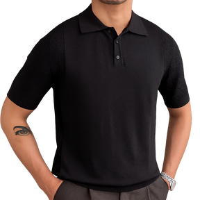 Camisa Polo Masculina Romenzi Marbella RZ621 em detalhe, modelo sofisticado com ajuste perfeito que garante conforto, estilo e elegância em qualquer ocasião.