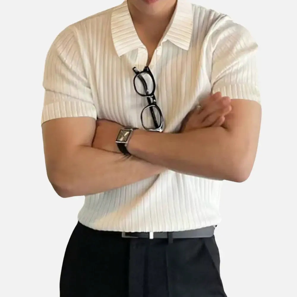 Camisa Polo Masculina Romenzi RZ019 com design clássico, colarinho e detalhes elegantes para um visual sofisticado.