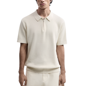 Camisa Polo Masculina Romenzi Santorini RZ630 em detalhe, polo sofisticada em materiais de alta qualidade que oferece conforto, estilo e caimento perfeito.