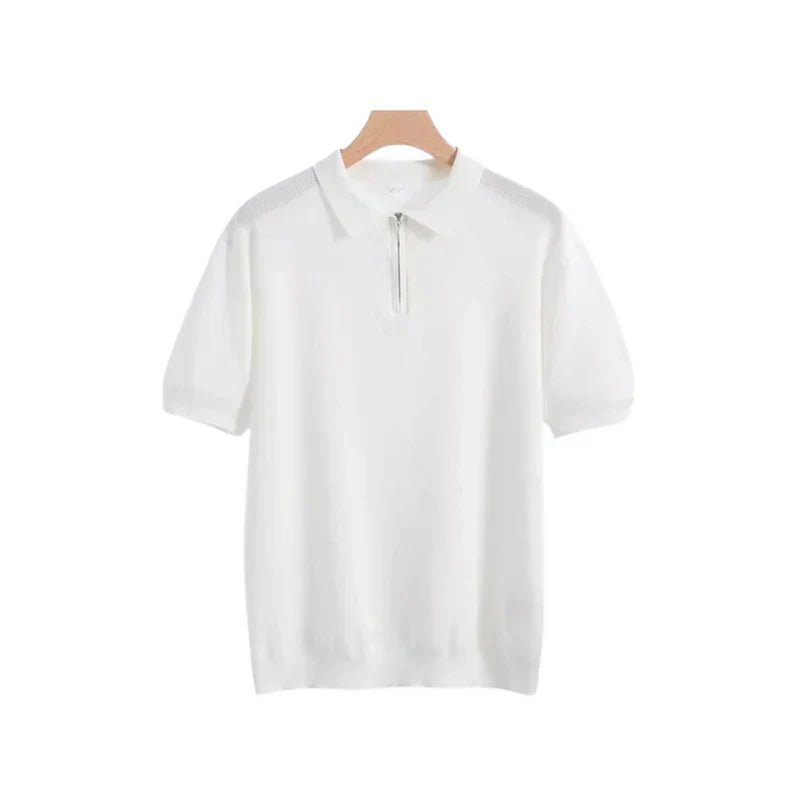 Camisa Polo Masculina Romenzi Santorini RZ630 em detalhe, polo sofisticada em materiais de alta qualidade que oferece conforto, estilo e caimento perfeito.