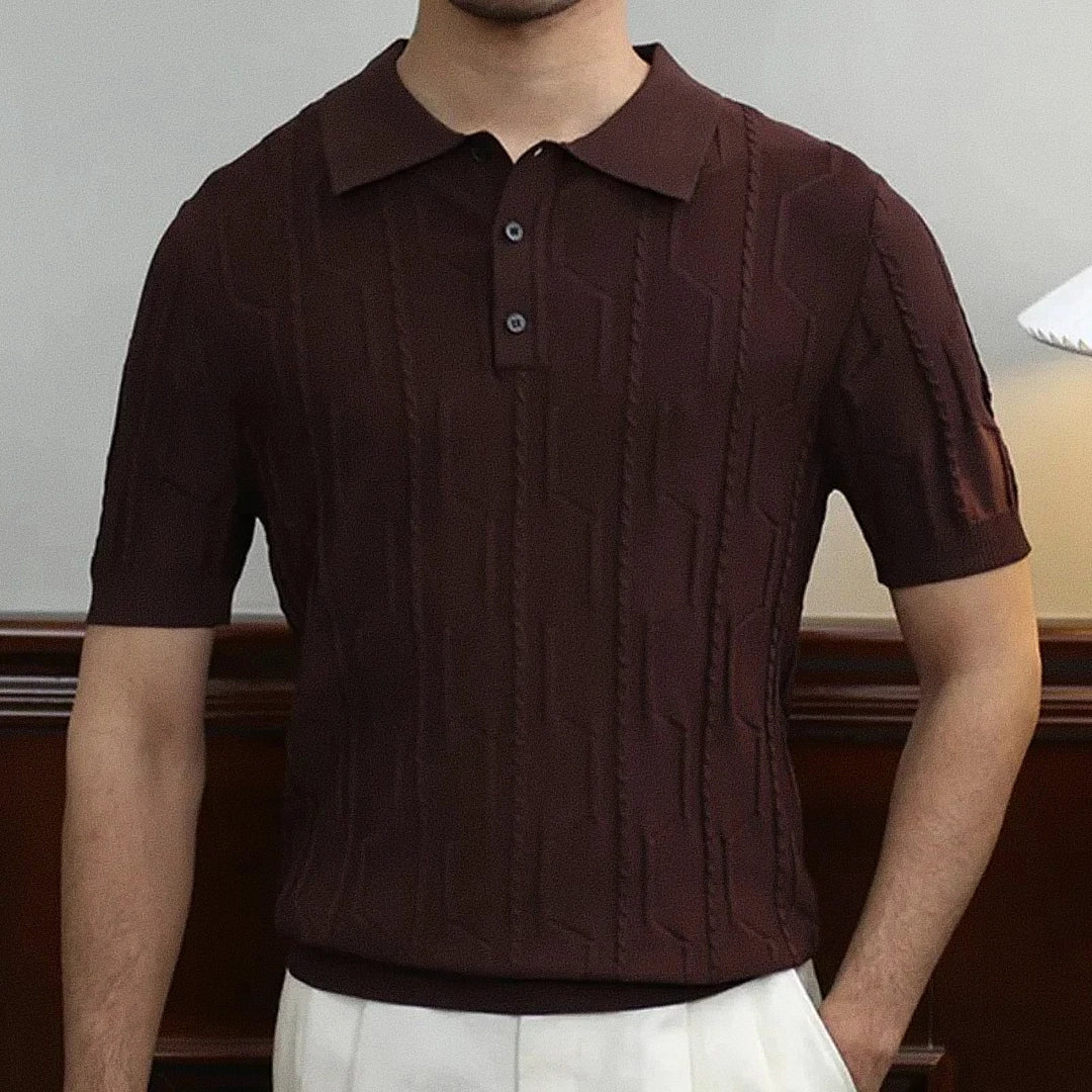 Camisa Polo Masculina Romenzi Zamora RZ634 em detalhe, polo sofisticada em materiais de alta qualidade que oferece conforto, durabilidade e estilo refinado.