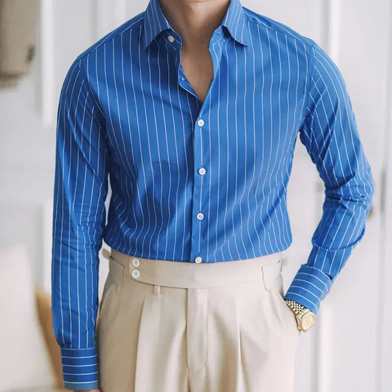 Camisa Social Listrada de Algodão Masculina Romenzi RZ084, slim fit, elegante e confortável, perfeita para o ambiente profissional e social.