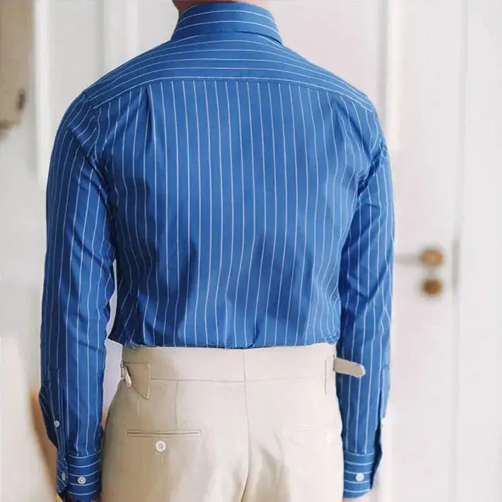 Camisa Social Listrada de Algodão Masculina Romenzi RZ084, slim fit, elegante e confortável, perfeita para o ambiente profissional e social.