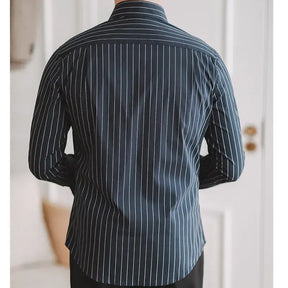 Camisa Social Listrada de Algodão Masculina Romenzi RZ084, slim fit, elegante e confortável, perfeita para o ambiente profissional e social.