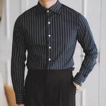Camisa Social Listrada de Algodão Masculina Romenzi RZ084, slim fit, elegante e confortável, perfeita para o ambiente profissional e social.