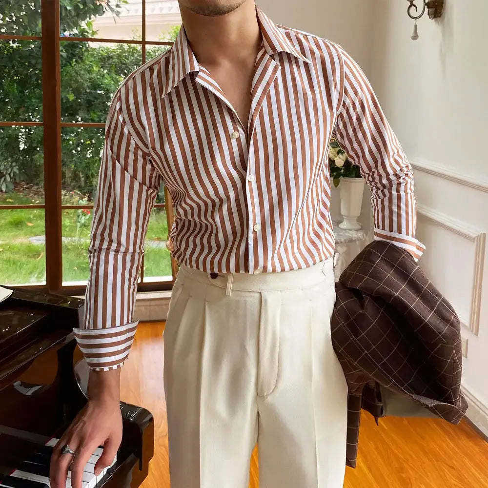 Camisa Social Masculina Listrada Romenzi RZ087, slim fit, confortável e sofisticada, perfeita para o trabalho e eventos formais.