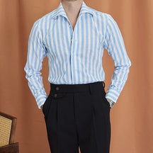 Camisa Social Masculina Listrada Romenzi RZ089, peça sofisticada com tecido de algodão e poliéster, ideal para looks formais e casuais.