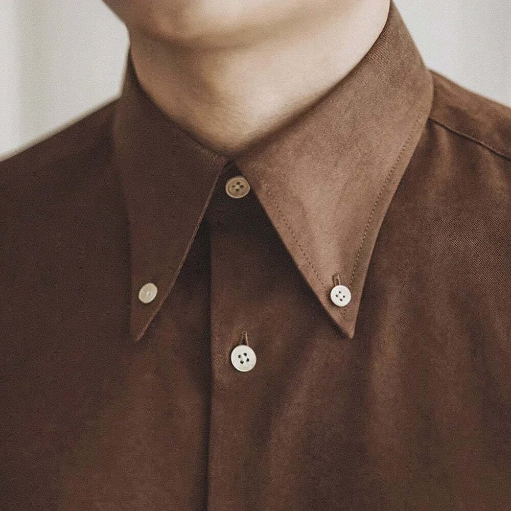 Camisa Social Masculina Romenzi Torino RZ088, feita com materiais premium, caimento impecável e detalhes refinados. Ideal para negócios e eventos elegantes.