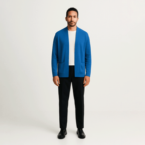 Cardigan Masculino Básico Romenzi RZ639 em detalhe, peça sofisticada em lã fina, viscose e caxemira premium, versátil para ocasiões casuais e sociais.