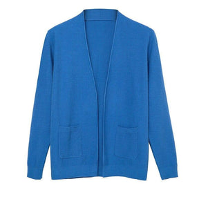 Cardigan Masculino Básico Romenzi RZ639 em detalhe, peça sofisticada em lã fina, viscose e caxemira premium, versátil para ocasiões casuais e sociais.
