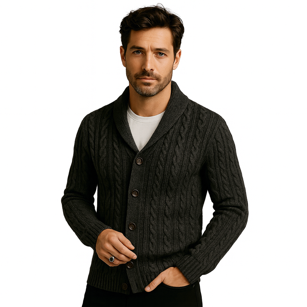 Cardigan Masculino em Algodão Pima Romenzi RZ641 em detalhe, peça elegante e resistente, feita em algodão Pima premium, ideal para looks casuais ou sociais.