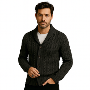 Cardigan Masculino em Algodão Pima Romenzi RZ641 em detalhe, peça elegante e resistente, feita em algodão Pima premium, ideal para looks casuais ou sociais.