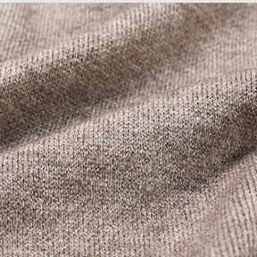 Cardigan Masculino Executivo Romenzi RZ642 em detalhe, peça sofisticada em lã e poliéster, ideal para compor looks profissionais e formais com elegância.