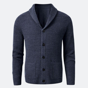 Cardigan Masculino Gola em V Romenzi RZ644 em detalhe, peça elegante confeccionada em lã merino, acrílico e nylon, ideal para looks casuais ou formais.