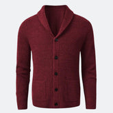 Cardigan Masculino Gola em V Romenzi RZ644 em detalhe, peça elegante confeccionada em lã merino, acrílico e nylon, ideal para looks casuais ou formais.