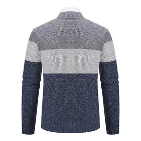 Cardigan Masculino Logan Romenzi RZ646 em detalhe, peça sofisticada em lã fina e poliéster, versátil e elegante para ocasiões casuais ou profissionais.