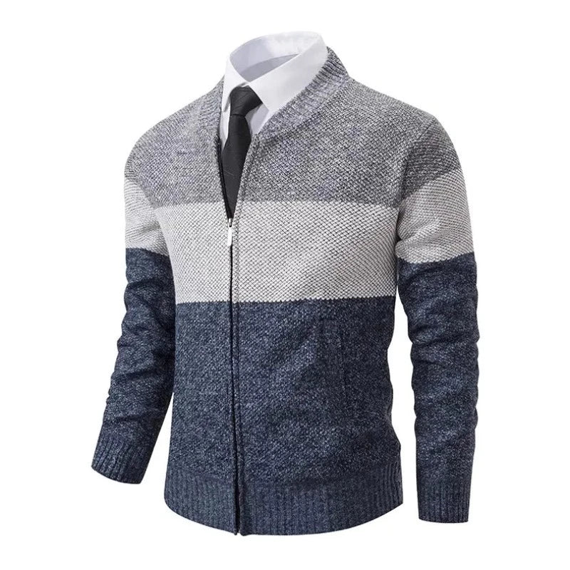 Cardigan Masculino Logan Romenzi RZ646 em detalhe, peça sofisticada em lã fina e poliéster, versátil e elegante para ocasiões casuais ou profissionais.