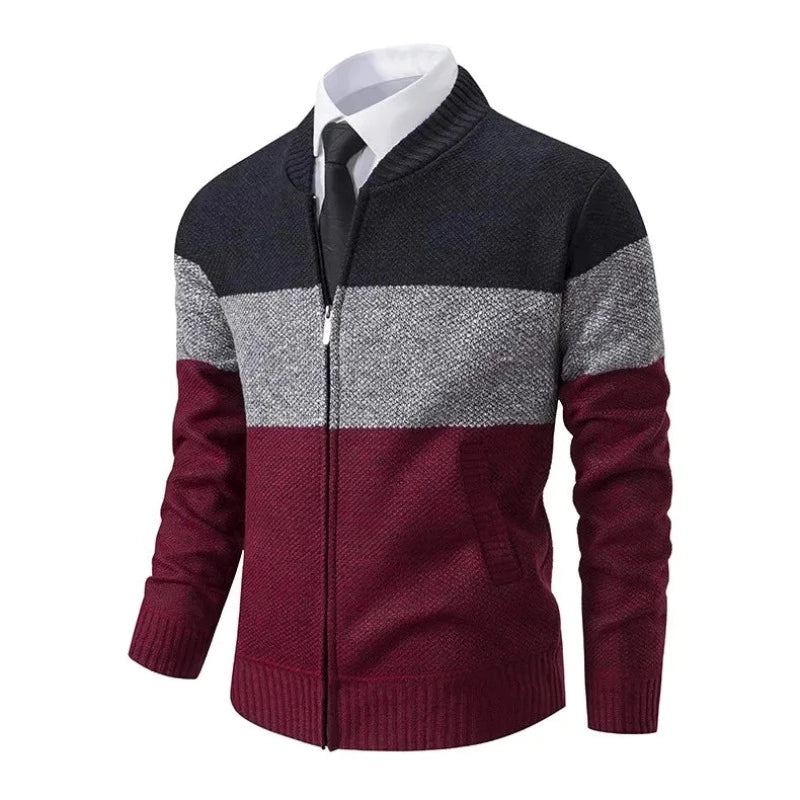 Cardigan Masculino Logan Romenzi RZ646 em detalhe, peça sofisticada em lã fina e poliéster, versátil e elegante para ocasiões casuais ou profissionais.