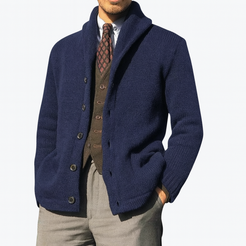 Cardigan Masculino London Romenzi RZ647 em detalhe, peça premium elegante em algodão e spandex, com estilo retrô sofisticado e toque contemporâneo.