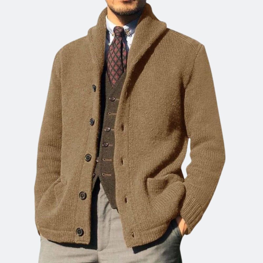 Cardigan Masculino London Romenzi RZ647 em detalhe, peça premium elegante em algodão e spandex, com estilo retrô sofisticado e toque contemporâneo.