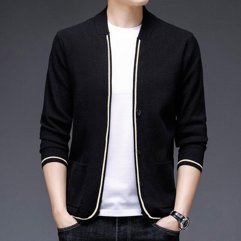 Cardigan Masculino Slim Romenzi RZ650 em detalhe, peça elegante em lã e poliéster premium, com design slim que garante estilo moderno e sofisticado.