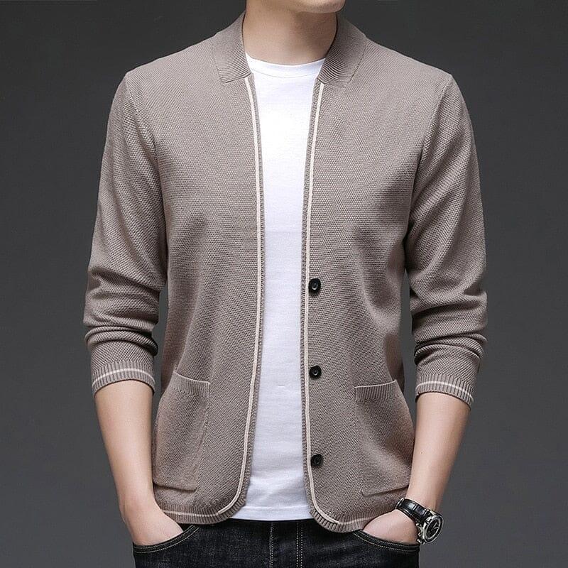 Cardigan Masculino Slim Romenzi RZ650 em detalhe, peça elegante em lã e poliéster premium, com design slim que garante estilo moderno e sofisticado.