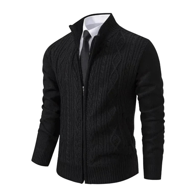 Cardigan Masculino Social Romenzi RZ651 em detalhe, peça premium em poliéster com gola alta, versátil e sofisticada para ocasiões profissionais ou casuais.