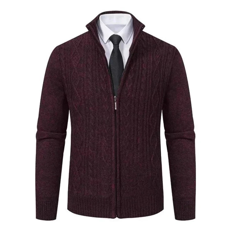 Cardigan Masculino Social Romenzi RZ651 em detalhe, peça premium em poliéster com gola alta, versátil e sofisticada para ocasiões profissionais ou casuais.
