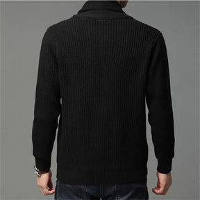 Cardigan Masculino Tricot Romenzi RZ653 em detalhe, peça premium em malha de lã e poliéster, elegante e versátil para ocasiões casuais ou formais.