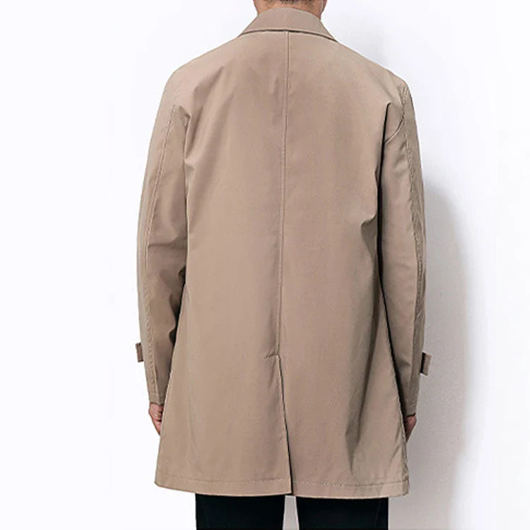 Casaco Longo Masculino Romenzi RZ133 com design clássico, tecido premium leve e macio, e decote polo, ideal para estilo e conforto em todas as ocasiões.