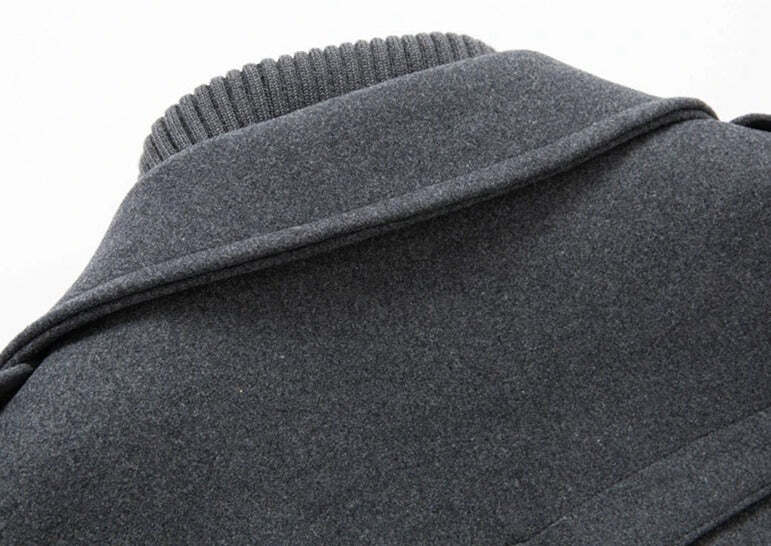 Casaco Masculino Grife Romenzi RZ124 em lã premium com design elegante, parte interna removível e corte sofisticado, perfeito para qualquer ocasião.