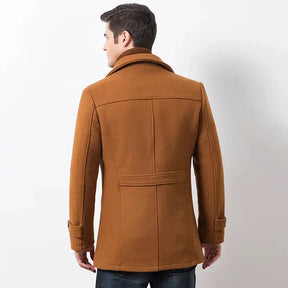 Casaco Masculino Grife Romenzi RZ132 inspirado no clássico britânico, confeccionado em algodão e lã premium, resistente, confortável e com design atemporal.