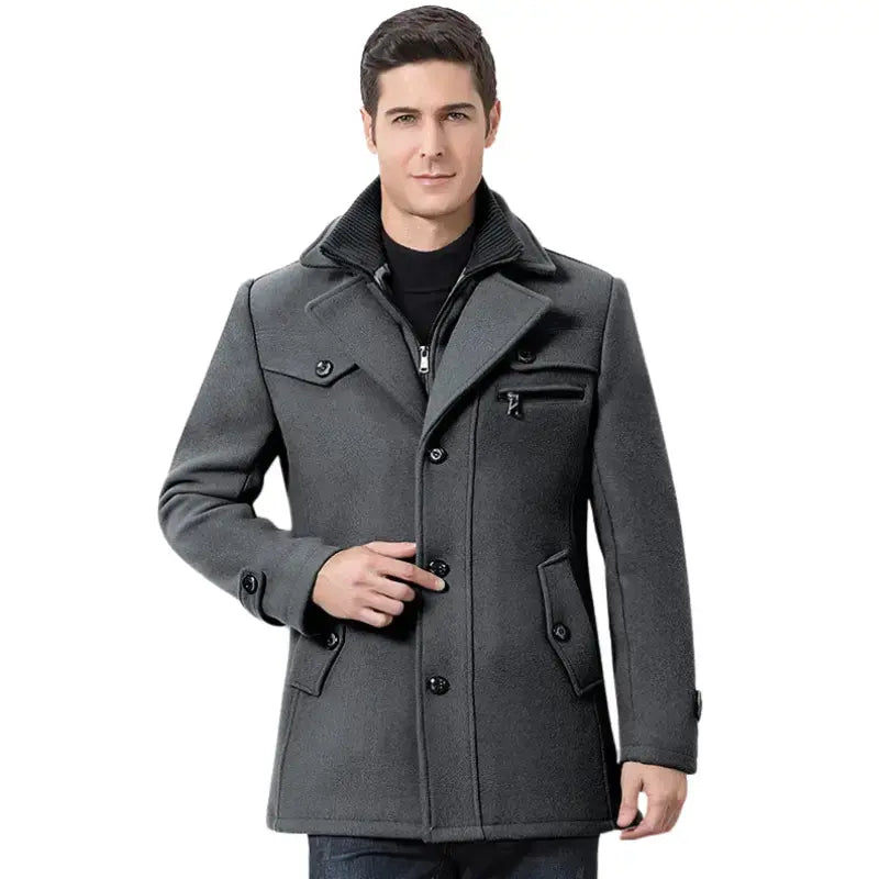Casaco Masculino Grife Romenzi RZ132 inspirado no clássico britânico, confeccionado em algodão e lã premium, resistente, confortável e com design atemporal.