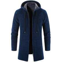 Casaco Masculino Longo com Capuz Romenzi RZ325, tecido premium, design exclusivo, antialérgico, confortável e resistente, ideal para looks formais e casuais.
