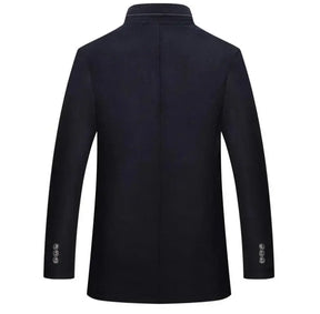 Casaco Trench Coat Masculino de Lã Grife Romenzi RZ129 em lã premium, com design britânico elegante e colete removível para maior versatilidade.